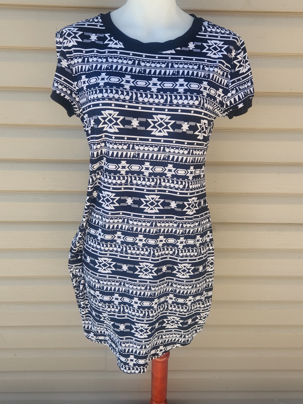 No Boundaries Black and White Geometric Aztec Tee Very Soft Dress Large
